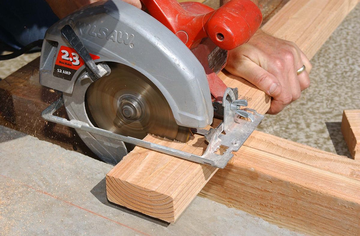 How to Use a Circular Saw Without a Table